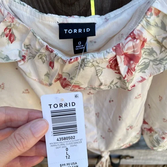 👗Torrid Pippa Floral cloud dancer Women's top - Picture 5 of 8